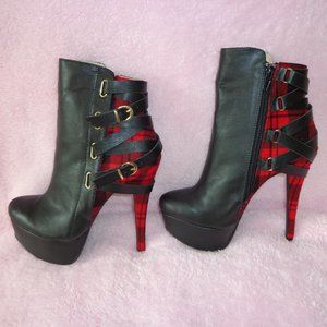 Beautiful & unique Dollhouse Boots, Size 7, Black/Red, NEW!